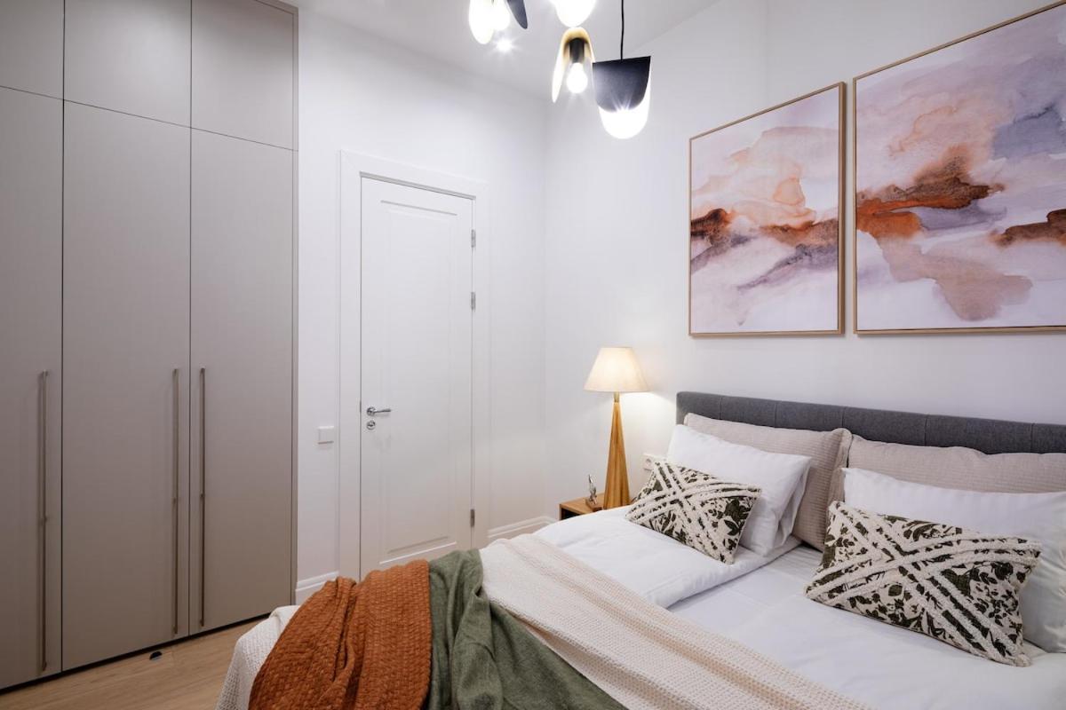 Bright & Modern In Historic Raina Blvd Building I Near Park & Old Town * Riga